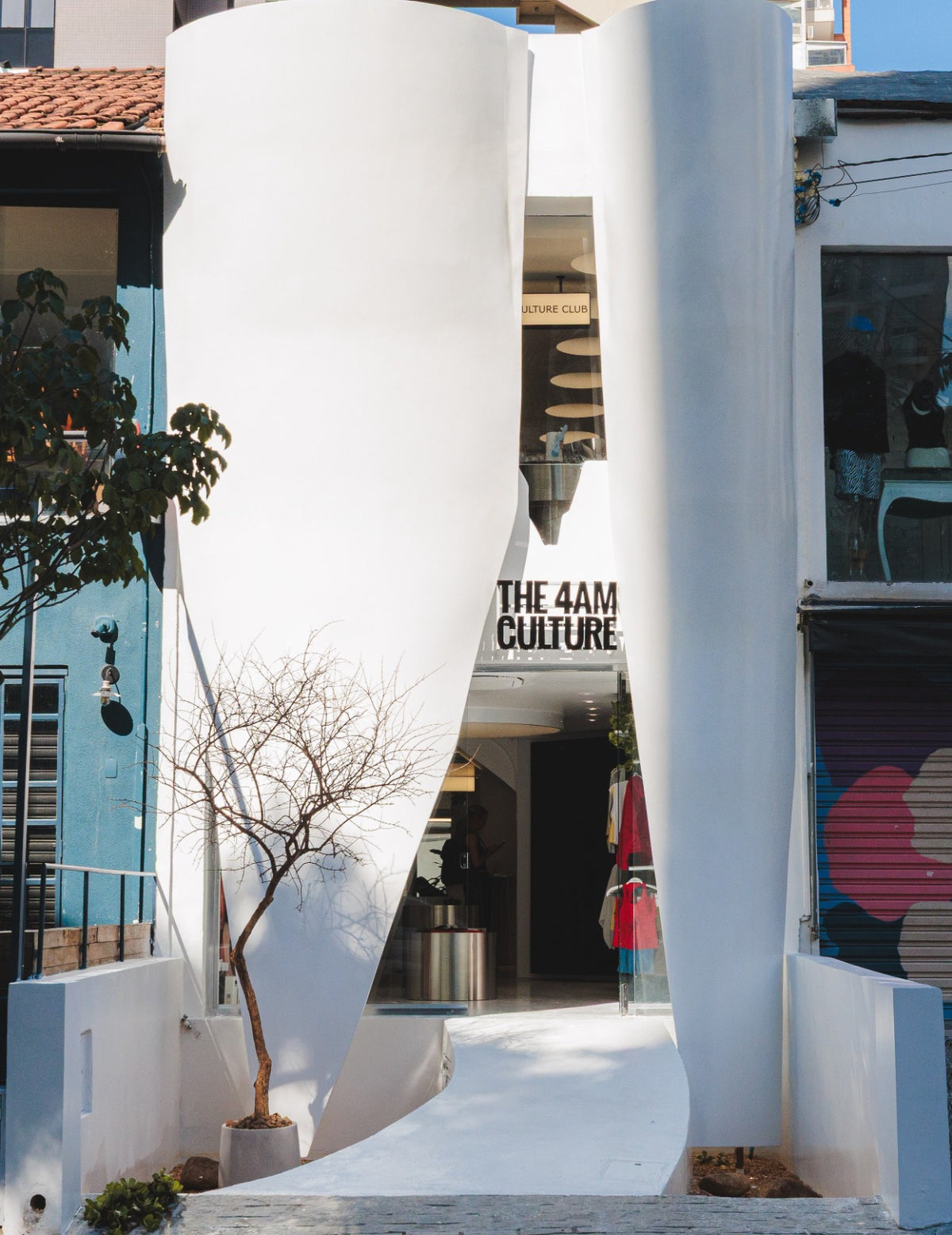 Fachada da loja The 4AM Culture em Pinheiros, São Paulo
